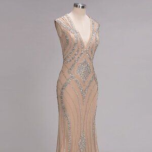 Long Mermaid V-neck Floor Length Sleeveless Gown - Size 4